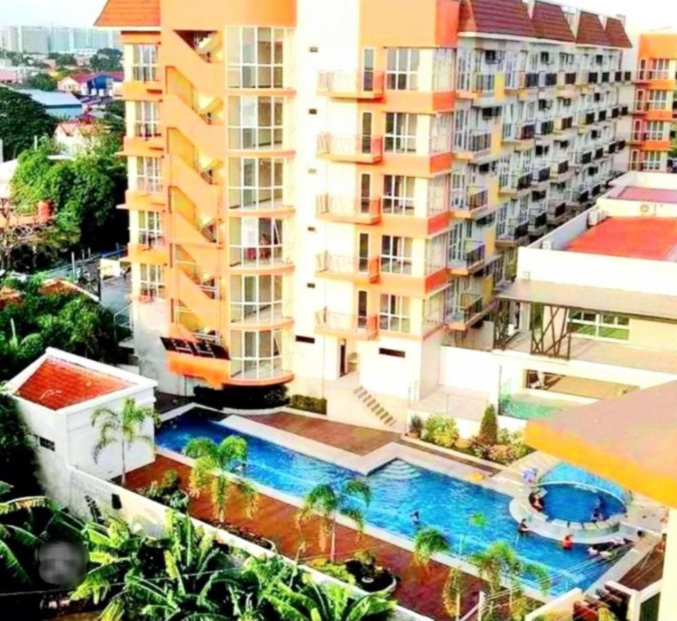 The Lancris Residences, 2 Bedrooms, 1 Bathroom, Living-Room, Kitchen & Pool Is Free Paranaque City Экстерьер фото