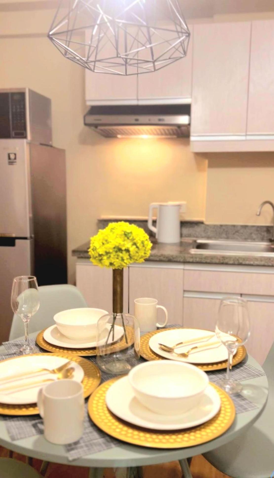 The Lancris Residences, 2 Bedrooms, 1 Bathroom, Living-Room, Kitchen & Pool Is Free Paranaque City Экстерьер фото
